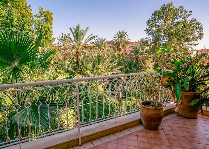 Vue Imprenable Sur Les Jardins De La Villa D Yves Saint Laurent