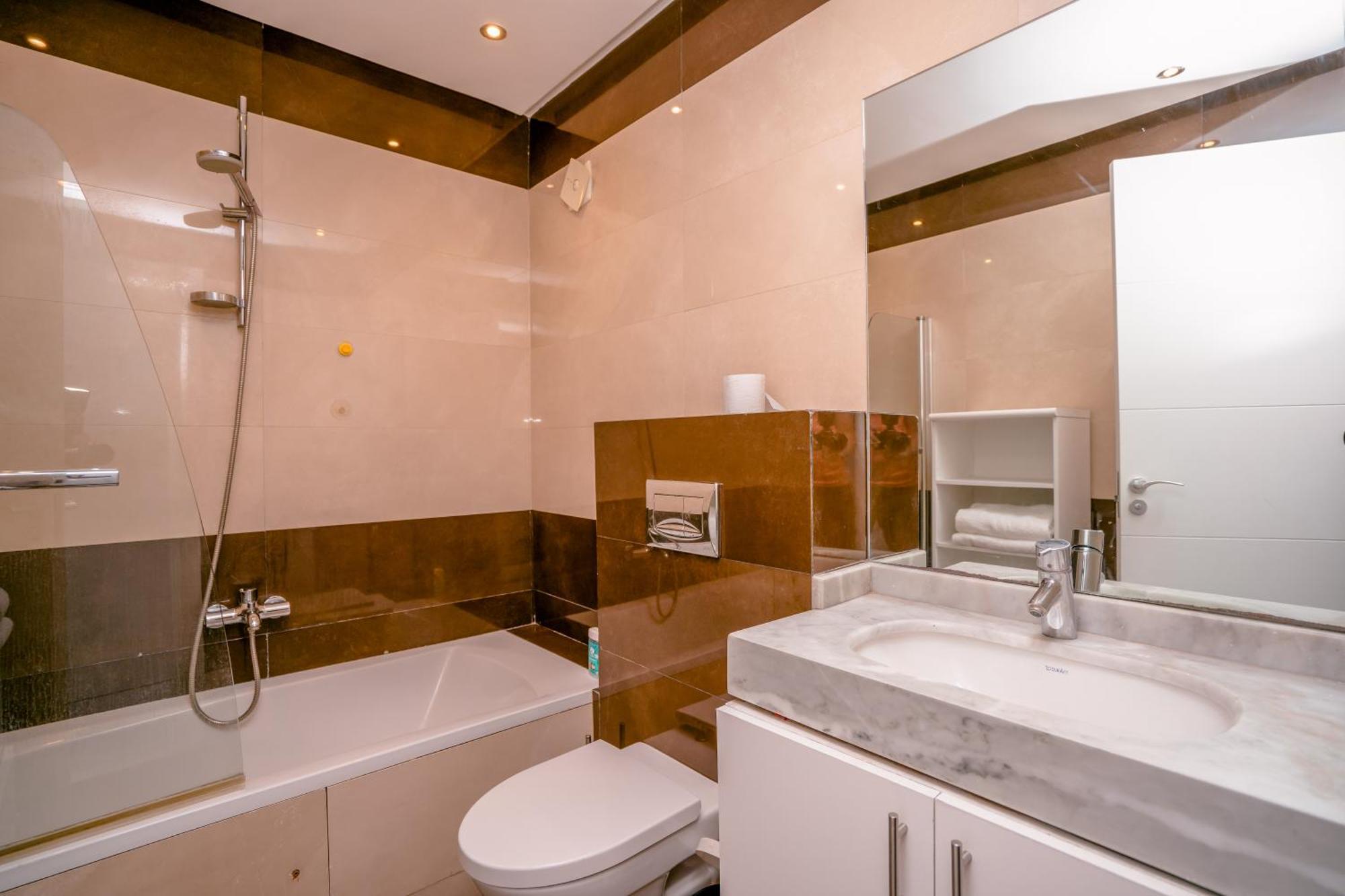 Apartment Vue Imprenable Sur Les Jardins De La D Yves Saint Laurent *